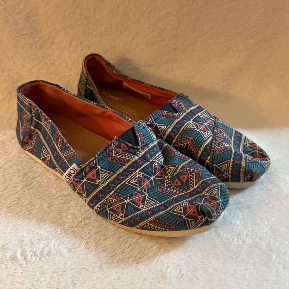 TOMS Women's Tribal Pattern Flats - Blue and Pink Size 6.5 Slip On Shoes